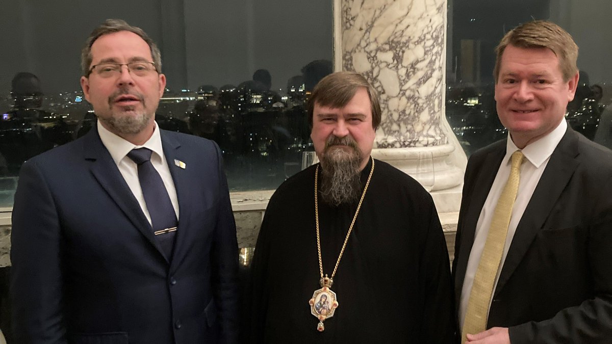 Discussed with 🇺🇦Ambassador @AndriiYurash and 🇫🇮Orthodox Bishop Sergei the situation in Ukraine and Finland's support for the refugies on St. Henrik's Day reception in #VillaLante.