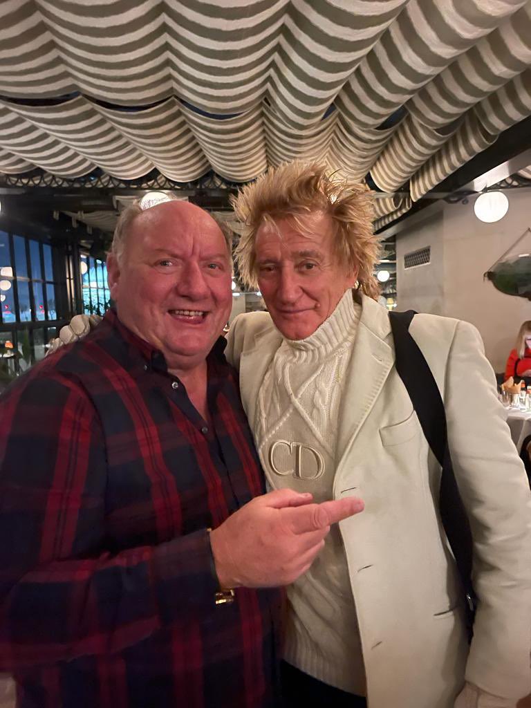 Pleasant surprise, Sir Rod In London. Great chat for an hour. Lovely. Top man. <a href="/rodstewart/">Sir Rod Stewart</a>