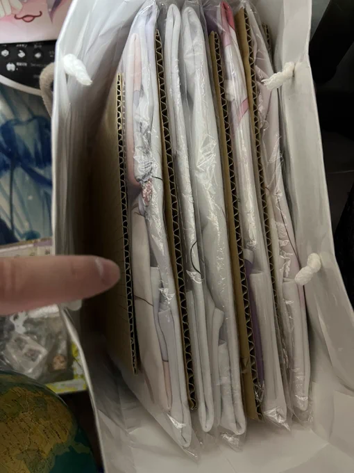 我ながら抱き枕カバーの保管方法が独特すぎるなぁって 