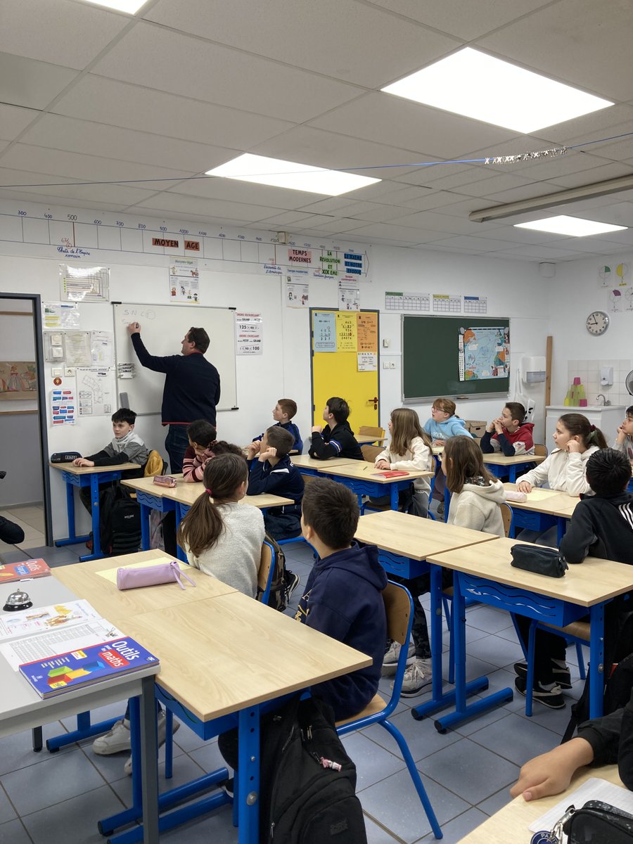 sncfrse's tweet photo. RSE, SNCF Nouvelle-Aquitaine s’engage…

Des volontaire en milieux scolaire ont réalisé une sensibilisation aux risques ferroviaire auprès d'une classe de CM2 du Taillan Médoc.

300 interventions ont été réalisées et 5000 élèves ont été sensibilisés en 2022 en Nouvelle-Aquitaine. https://t.co/25cBlSCmHO