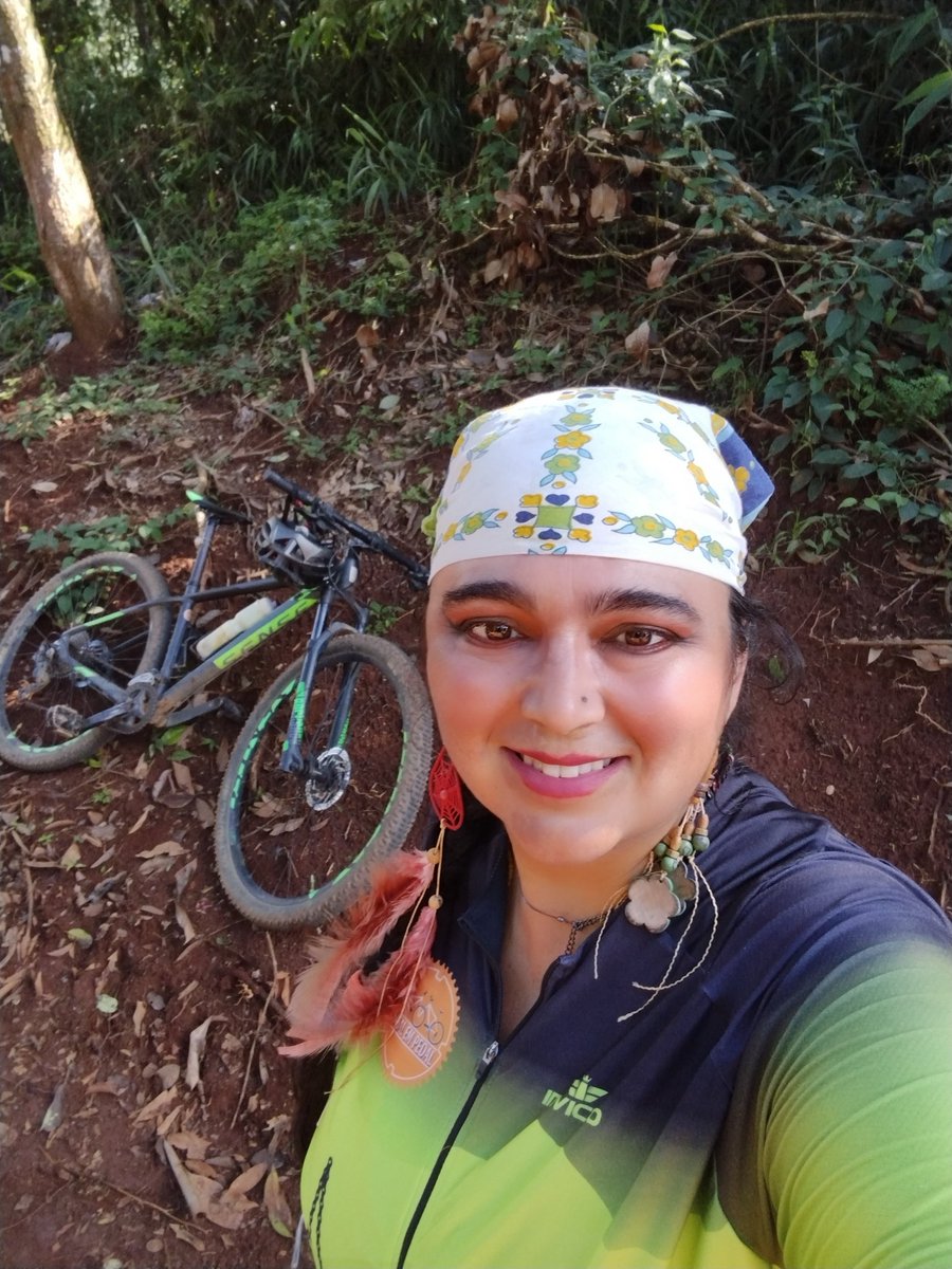 AnaFatimaSoh's tweet photo. Salve São Sebastião 📿 
Okê Arô Oxóssi 🏹
Bom dia!!!
#BDMG 
Vamos de bike....
Ana Fátima, Varginha https://t.co/D9ZEo964K4
