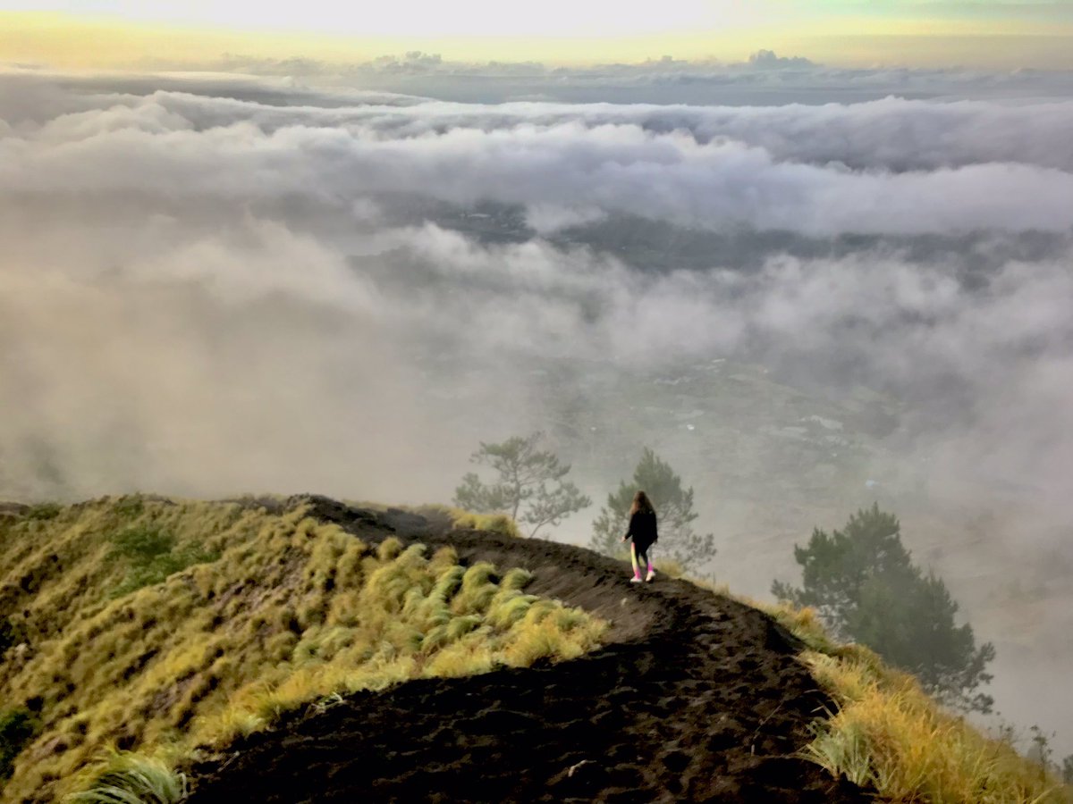 mangkukarma's tweet photo. come join me for trekking mount batur, amazing view follow my intragram @Mangku Karma https://t.co/haYtCBZxrv