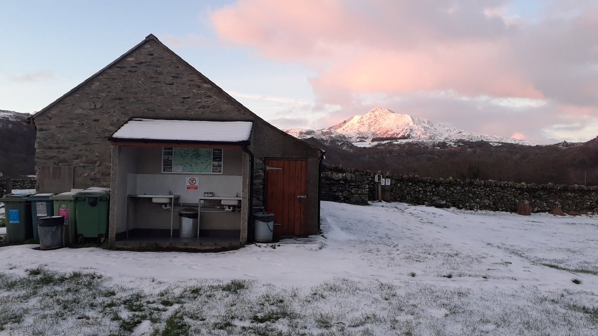 Weather looks great for the weekend 👌 Crampons a must I would say if you are going high. Not many tents booked in this weekend - don't blame them 🤣