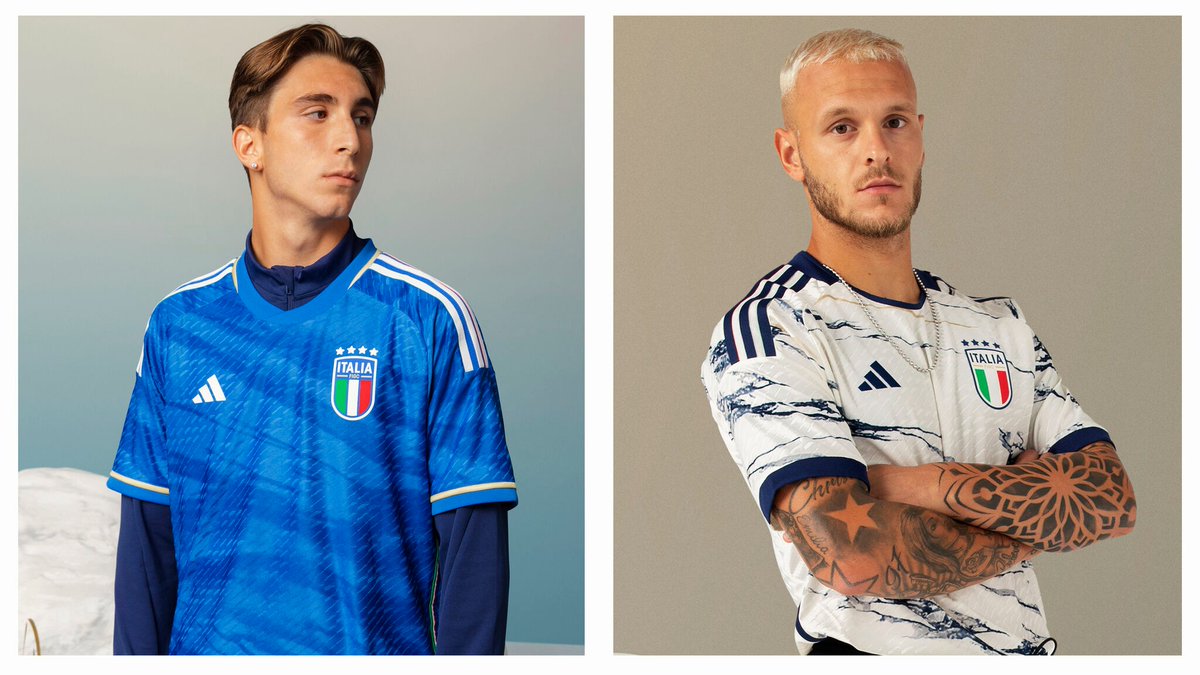 BoxingdaysFr's tweet image. 👇 [THREAD] 👇
La team, on avait envie de vous faire un petit #Designbreakdown sous forme de #Thread pour présenter le processus de création derrière les maillots de l&apos;Italie, qui sont (déjà) iconiques ! ⭐