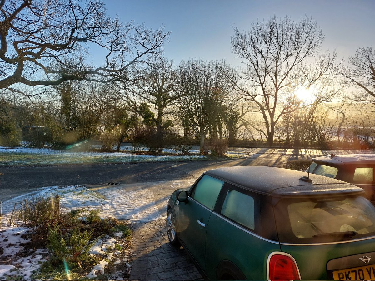 PLumsden's tweet photo. Sun's up and we're already exporting to the grid. Thanks #Microgen Energy. If only gov had pushed investment in solar panels years ago... #solarenergy #ClimateCrisis @stopfundingheat @GreenChristian_ @nigelmp @CheerfulPodcast @MethodistGB @CitizensUK @LibDems https://t.co/ztT2yk8Gbj
