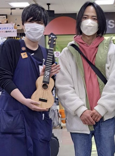 shima_3nara's tweet photo. 昨日 #HATTAWorks さんのウクレレを納品していただきました!
三重県から直送していただき、ありがとうございます😭❤️
スプルース×マホガニーのコンサートと
桜材のかわいいソプラノです!
奈良にしかない超かわいい2本
ぜひ、見に来てください! https://t.co/s51rS3kVfZ