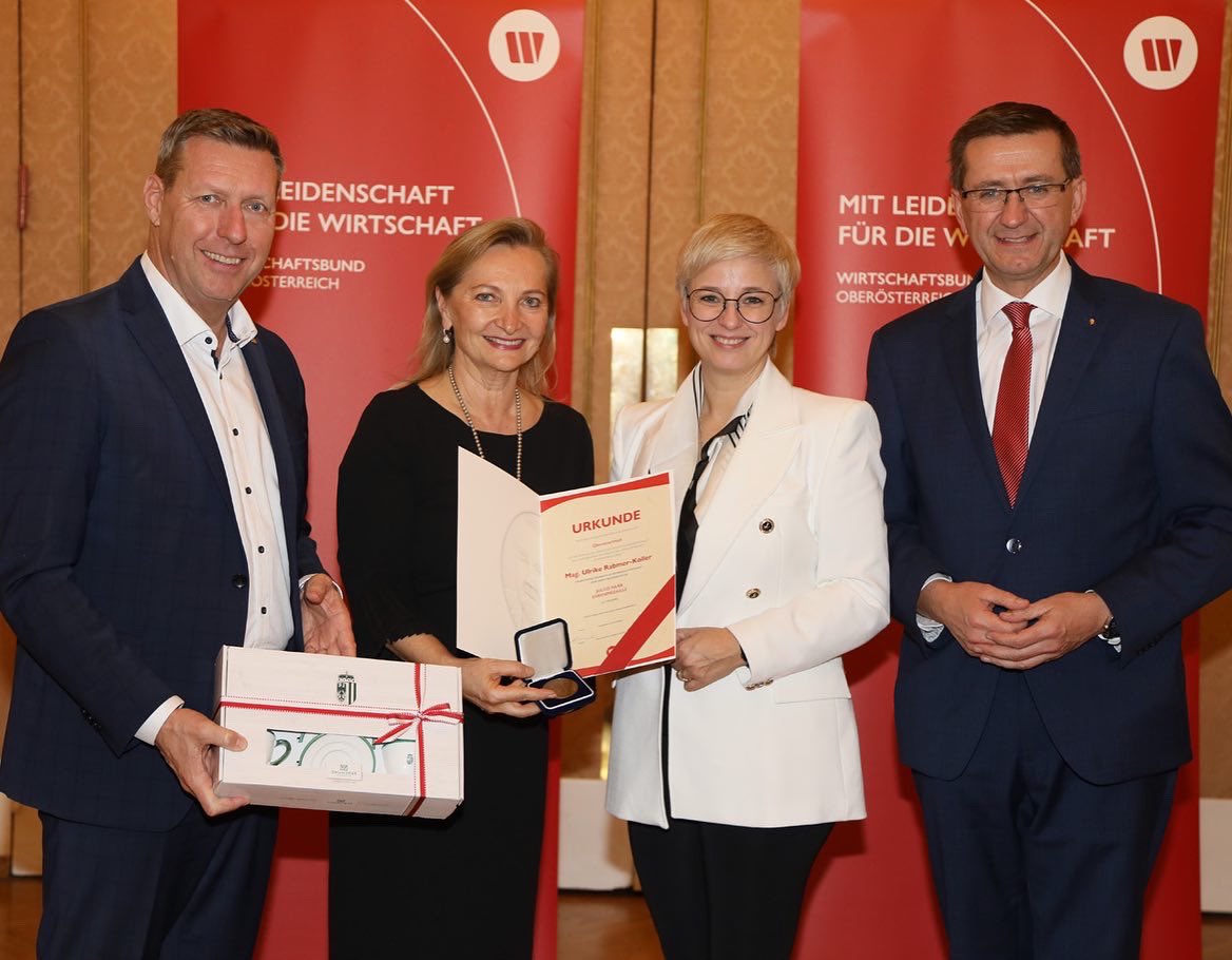 Ich freue mich sehr über die Verleihung der Julius Raab Ehrenmedaille - die höchste Auszeichnung des Österreichischen Wirtschaftsbundes, die für besonderes Engagement in Wirtschaft &amp; Gesellschaft verliehen wird! Danke vielmals!
