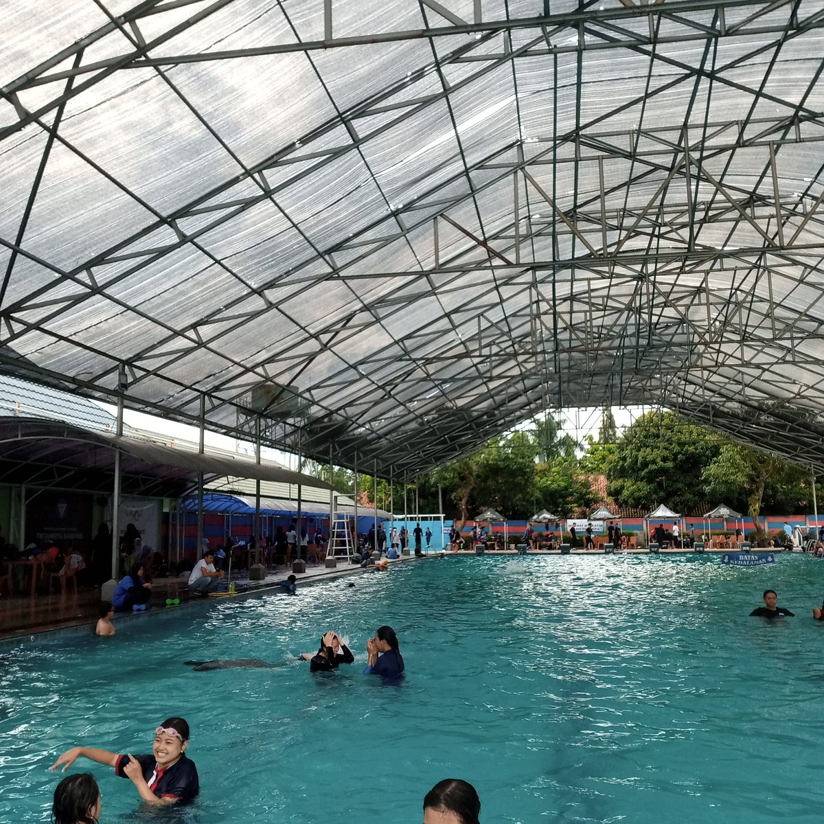 maugadjahmada's tweet photo. haiii aku baru selesai tes berenang #pjok 🏊🏻♀️ https://t.co/PIBaqQ875e