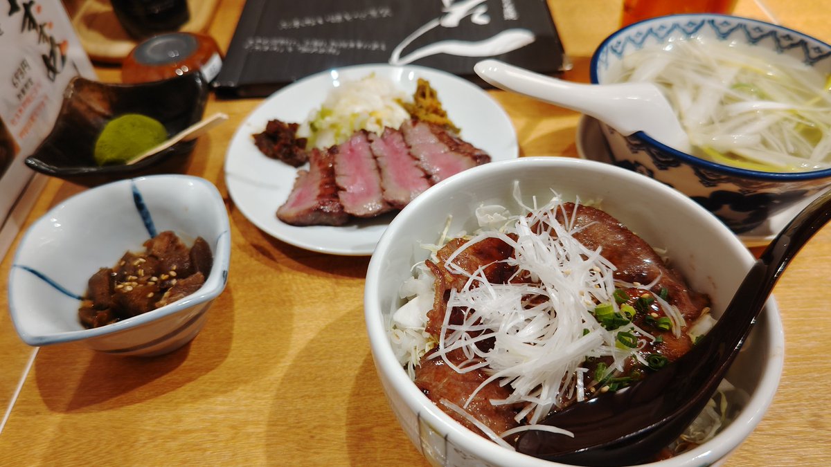 lamb_012334's tweet photo. 夕飯食べすぎてお腹いっぱい。ゲフッ https://t.co/WiOtCScNQz