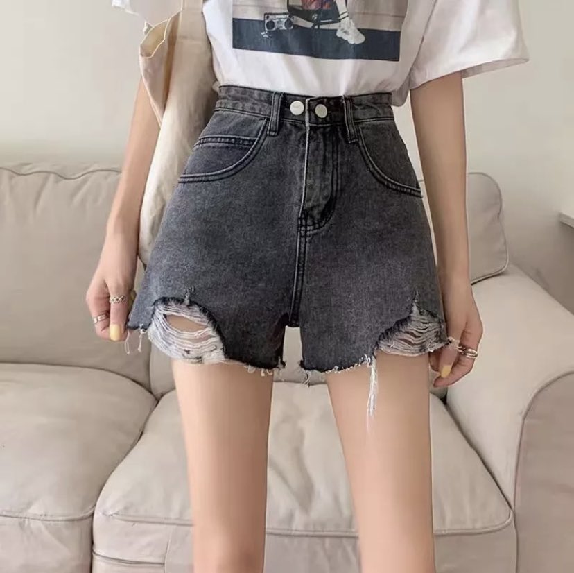 namth1p's tweet photo. ส่งต่อกางเกงยีนส์ขาสั้นเอวสูงสีเทาดำ🫵🏽          Size:s                                                  100 .-*ส่งฟรี🪸#ส่งต่อเสื้อผ้า #ส่งต่อเสื้อผ้ามือสอง #ส่งต่อเสื้อผ้ามือ2 #เสื้อผ้ามือสองสภาพดี #เสื้อผ้ามือสอง #เสื้อผ้ามือสองราคาถูก #โล๊ะตู้เสื้อผ้า #โล๊ะตู้เสื้อผ้ามือสอง https://t.co/OU4TK1aF3q