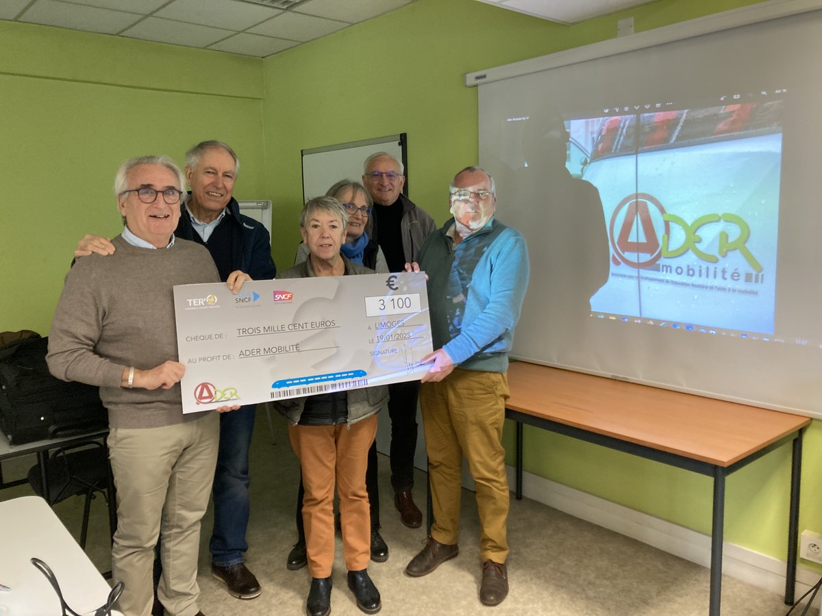 sncfrse's tweet photo. RSE, SNCF Nouvelle-Aquitaine s’engage…

En 2022, SNCF TER Nouvelle-Aquitaine a lancé le challenge d’innovation TER’O. Hier, l’association ADERMobilité a reçu un chèque de 3 100€.

SNCF Voyageurs est heureuse de pouvoir accompagner l’association ADERMobilité dans ses activités. https://t.co/9b2dD8D11u