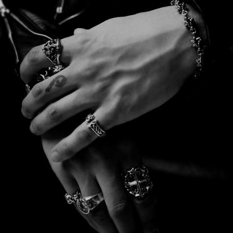 “ถ้ากลัววันจริงร้องไม่ดี คืนนี้ก็มาร้องให้ผมฟังบนเตียงดูก่อนดิ”

     — มือกลองช่วยเทสเสียงนักร้องคนใหม่ของวง 📜

❤️‍🔥 。𝐻𝒶𝓇𝒹 𝓈𝓈
⌛️ 。𝟚𝟙:𝟛𝟘-𝟚𝟛:𝟘𝟘
。𝗗𝗠 : <a href="/GARDENIAFORT/">GARDENIA 🕊️</a> 🍃