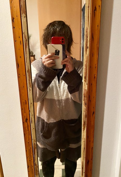 お散歩で汗をかいたのでシャワーでサッパリ🛁🛁

そして部屋着を撮ってみた。

…差が激しい‼️‼️笑
(右は以前撮ったモノ)

今日地味だなー!! 