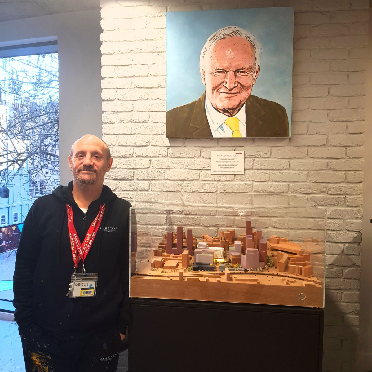 Bruntwood_UK's tweet image. Yesterday Graham Hudson visited Union, our HQ in Manchester, to see his recent portrait of the late Mike Oglesby — Bruntwood founder and originator of the Oglesby Charitable Trust.

Graham, a volunteer with @MustardTreeMCR, created the piece to commemorate Mike's passing in 2019.