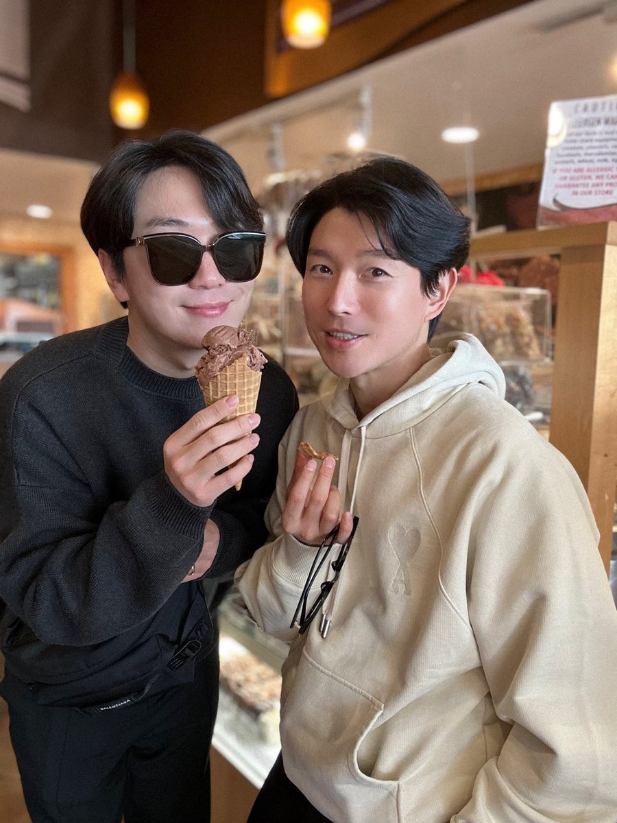 Rim_ta_'s tweet photo. 너어,, 곰돌이 너어,,, 형아는 콩알만큼 주고,,, https://t.co/4AAOLYEJpp