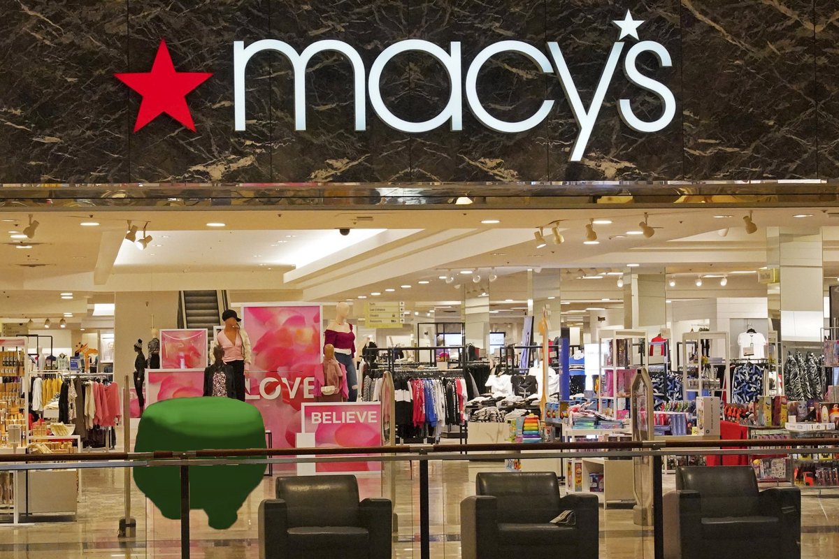 DailyYish's tweet photo. Bro what he doin here at Macy’s
#gameringtime #yish #yish4ever #yishing #DailyYish https://t.co/2m5vZdnGzD