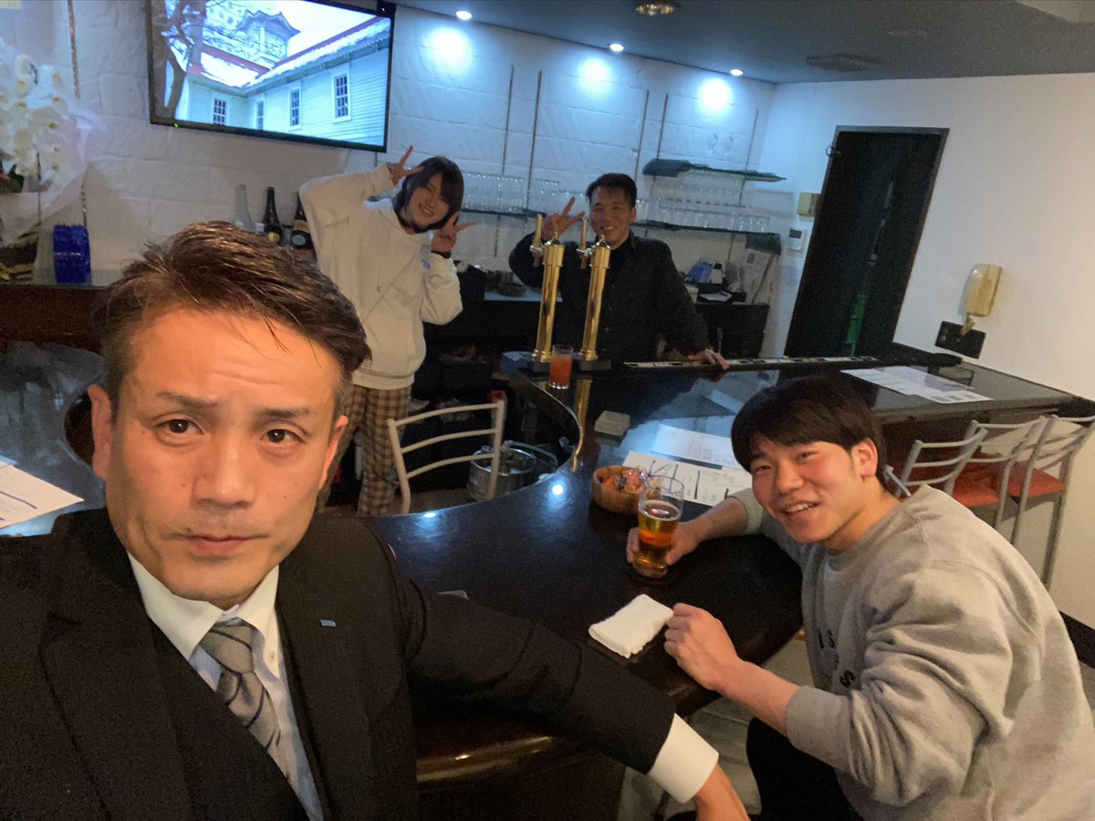 yakushabar's tweet photo. 昨日もご来店ありがとうございます♪
本日も20時から営業します！
本日のキャストは荒谷、國雪、後藤海斗がいます！
ご来店お待ちしております！
#役者BARにいる
#広島BAR
#役者
#広島
#BAR https://t.co/bezIUxdGAB