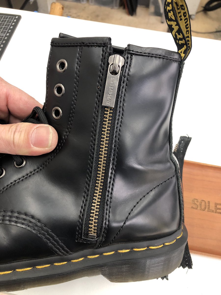 Workshop_SOLE's tweet photo. 練馬区の靴修理、バッグ修理、合鍵のSOLEです。

修理例などご紹介させて頂きます。
日々の生活でお役に立てれば幸いです。

気になる修理など、ご相談下さい。
《写真で修理お見積もり》
https://t.co/re53K93kPz

★宅配修理(オンライン決済可能)承ってます。
#鞄修理 #靴修理 #workshopsole https://t.co/9lwot1QAKb