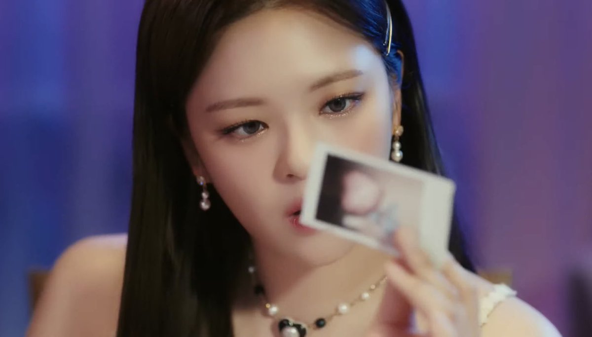 yjyworld's tweet photo. Jeongyeon is SO beautiful https://t.co/GmlQgu9FDc