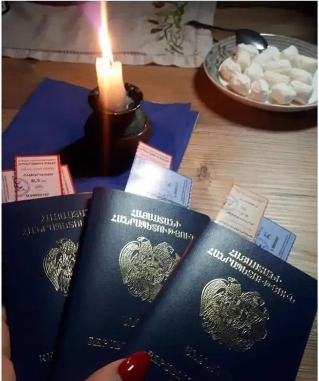 avaruza's tweet photo. Արցախը 40 օր պաշարման մեջ է 😡😥 #ArtsakhBlockade #NagornoKarabakh 
#OpenLifeRoad
#RecognizeArtsakh 
#seige @EUCouncilPress 
@UN @UNHumanRights @hrw @eucopresident @StateDept https://t.co/xRewtmeKHA