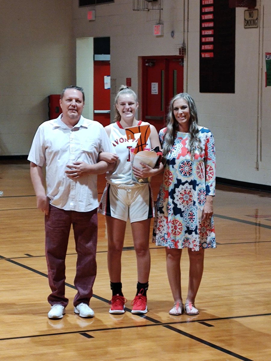 ZoFlow7's tweet photo. Senior night! Thank u for all the support family, coaches, teammates!!!❤️ @APHSGBB @CoachChrisDixon https://t.co/gzYctlYn0V