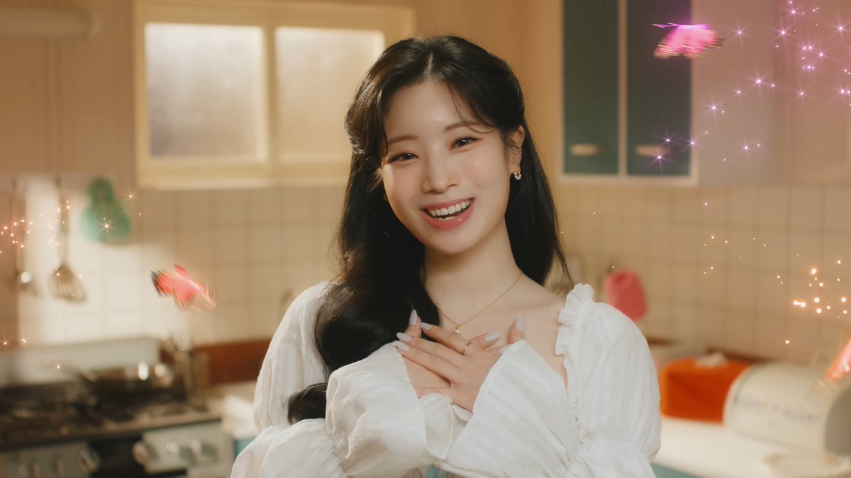 archivedkdh's tweet photo. DAHYUN FROM TWICE EVERYONE https://t.co/zpRC2yUUKC