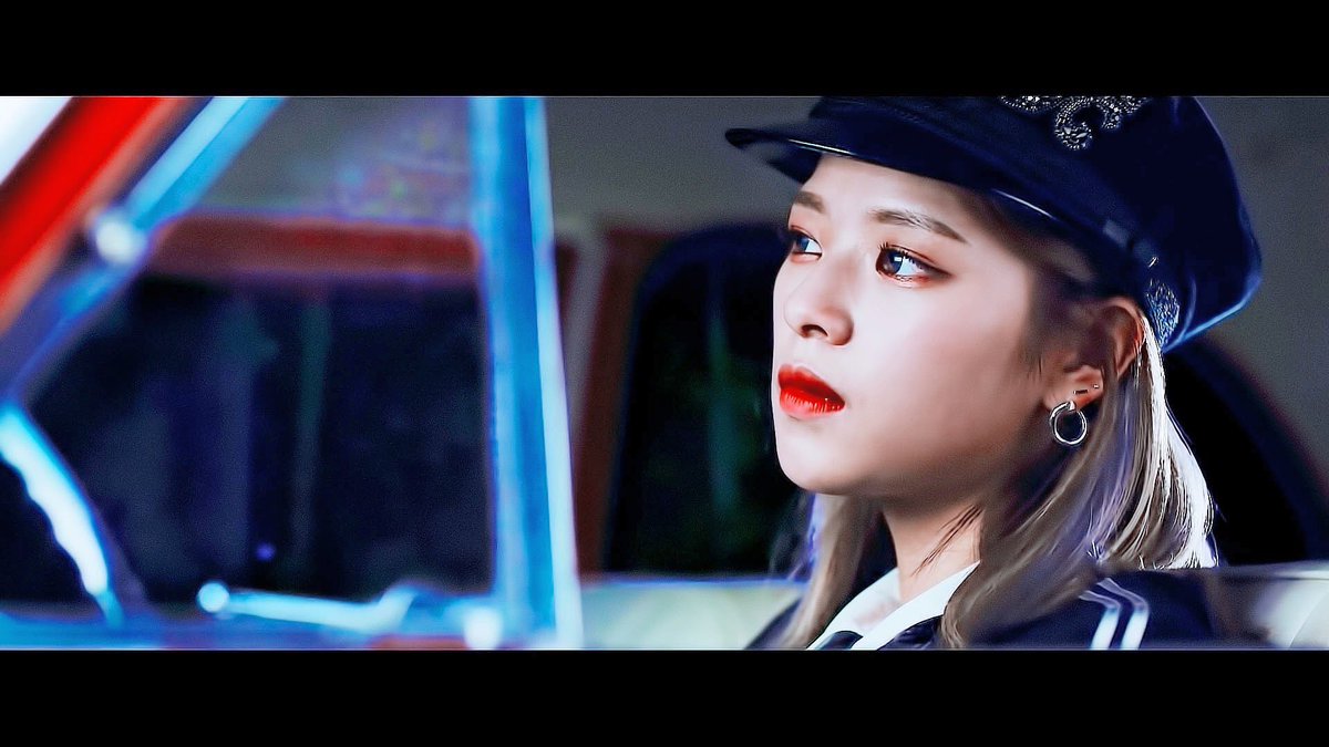 JY_station's tweet photo. 트와이스 탈 것 담당 유정연 https://t.co/c0a6spoaKF
