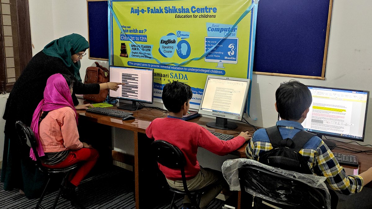 HamaariSADA's tweet image. There is no better way to thank God for your sight than by giving a helping hand to someone in the dark

Both images were taken during #computerclasses at #AujeFalakShikshaCenter by #HamaariSadaTrust at JJ Colony Madanpur Khadar, New Delhi.

Support us: hamaarisada.org/support-us/