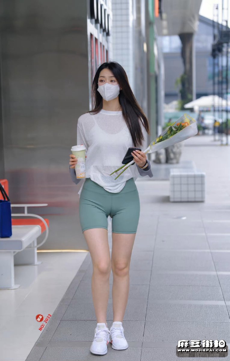 麻豆街拍 on Twitter: 缝很大 街拍 露出 反差婊 换妻 绿帽 丝袜 淫妻 走光 抄底 夫妻 偷拍 丝袜 ...