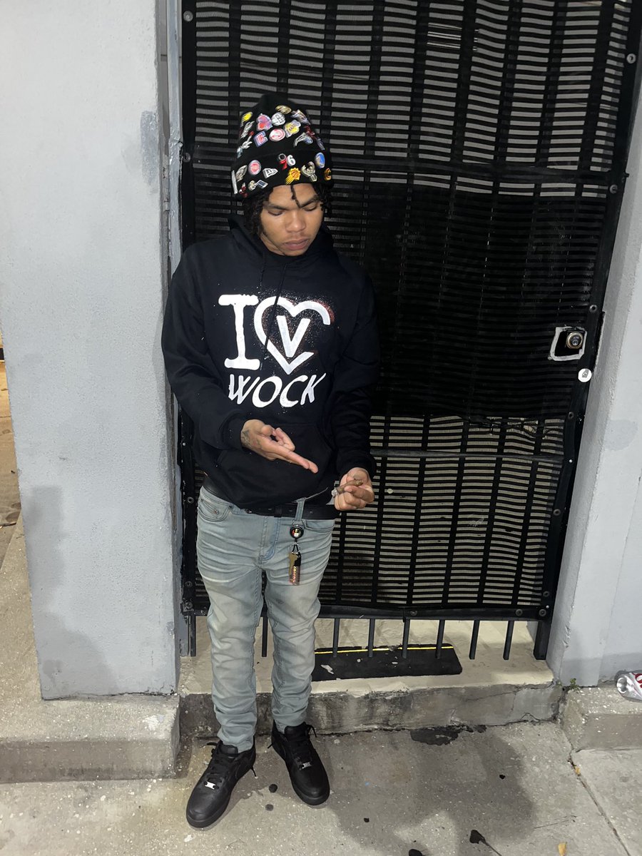 _ronchapo's tweet photo. It’s gone be a long ride tell em buckle up 🩸6️⃣  #GMC8 #Freebronem #Blo4Rio https://t.co/RCvuh8K7Tq