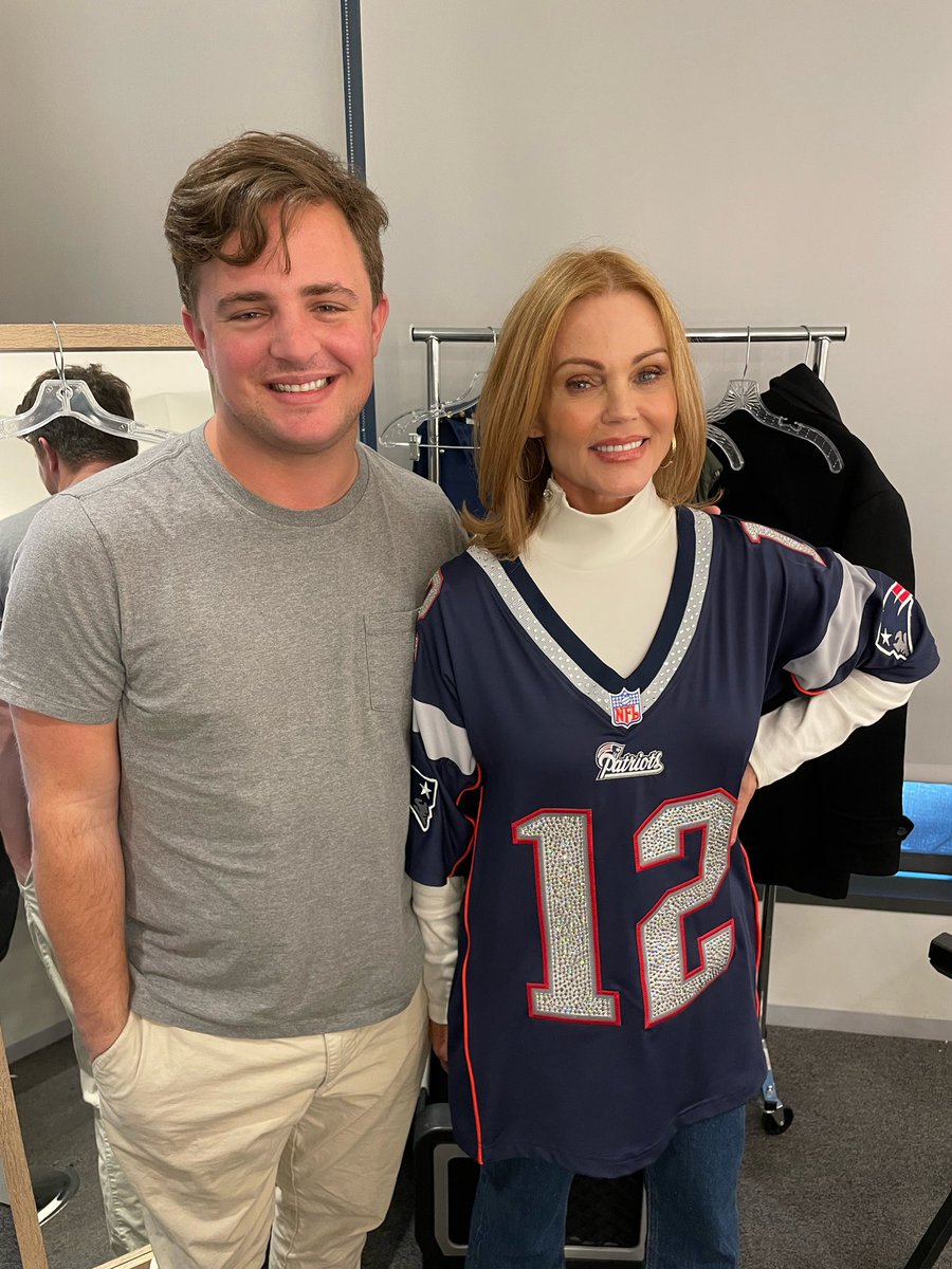 JamesDukeMason's tweet image. “IT’S GONNA BE YOU”, my Mom @belindacarlisle‘s new single and music video is OUT NOW! Please go download, watch and support my Mama and the other iconic ladies on this amazing song. Was so surreal to witness the video shoot! The beginning of a big year for my badass Mama!