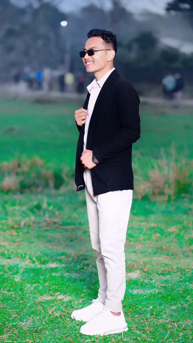 RTalks5's tweet image. कोहित होला ??
जो मेरो मुस्कानलाई आकर्षित छ 
तर खास छैन भनोस ,
खास छन त तिमीभित्रको
त्यि घाउ ..
जो 
"तिम्ले कमायौ"