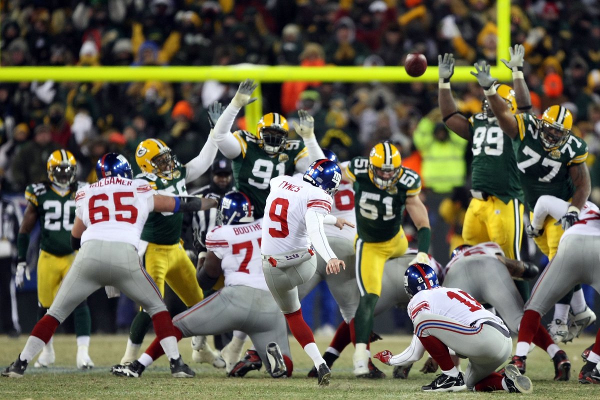 ESPNInsights's tweet photo. 15 years ago today in the 2007 NFC Championship Game, the visiting New York Giants defeated the Green Bay Packers in overtime to send them to the Super Bowl, where they would go on to play the ultimate spoiler to the 16-0 Patriots. https://t.co/vh0lnoNcNg