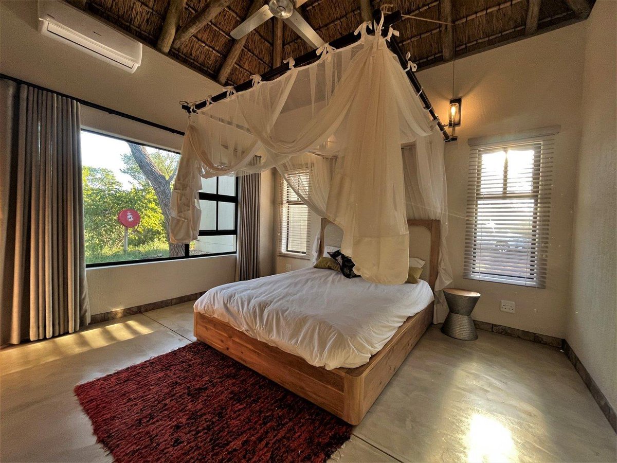 3 🛏 | 3🛁|  R5,200,000 | Web Ref: #2093300

Tired of city life? Settle down in this stunning furnished #MyPropertyPick of the day situated in the exclusive Raptors View, Hoedspruit, and enjoy the unmatched beauty of the bushveld!

📣 LINK: bit.ly/Hoedspruit2093…