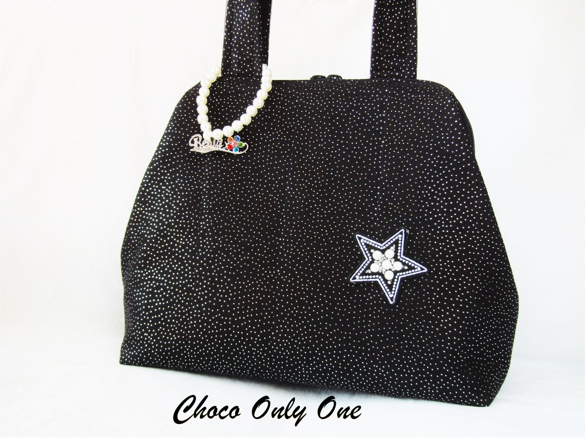 Choco_OnlyOne's tweet photo. https://t.co/Yvy5DPq3WD #Choco_Only_One #ブラックバッグ #パカっと開くバッグ #キラキラ #星 #パール #大人エレガント #軽いバッグ #チュール #1点物 #新作バッグ #ハンドメイドバッグ好きさんと繋がりたい https://t.co/LOqD5eAQPc