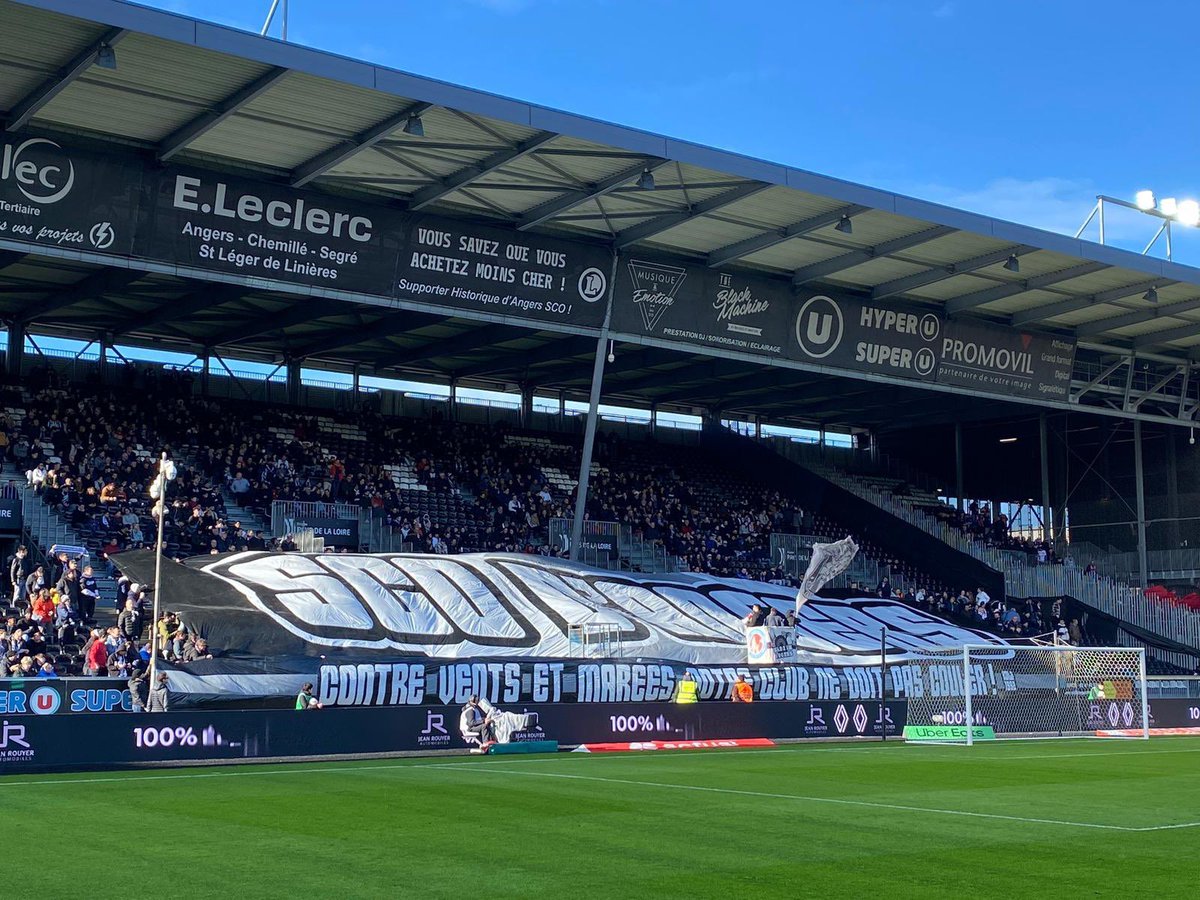 UltrasMadeinFR's tweet photo. ⚽️ Angers - Clermont
📢 Kop de la Butte 1992 !
📆 Dimanche 15 janvier 2023
#SCOCF63 https://t.co/3dOfj0vX3J