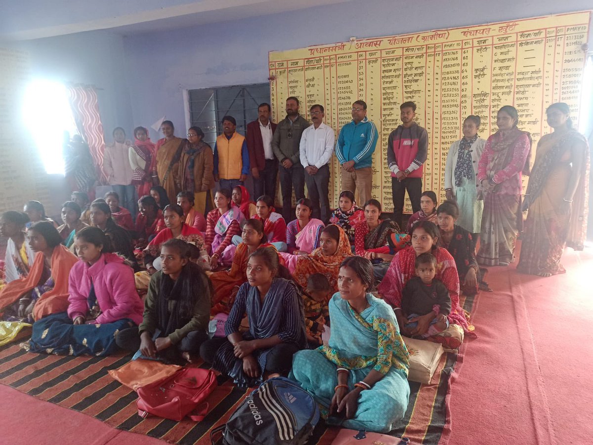 Tejaswini_Jh's tweet photo. 1st Batch of Six Months NIOS cource to Adolescent Girls Young Women started at Khunti Panchayat Bhawan of Chandil block. Dist - Seraikella- Kharsawan

#SaraikelaKharsawanDistrict 
#nioscourse #nonformaleducation #empowermentthrougheducation #AGYW #TejaswiniJharkhand https://t.co/R60MCBJ14k