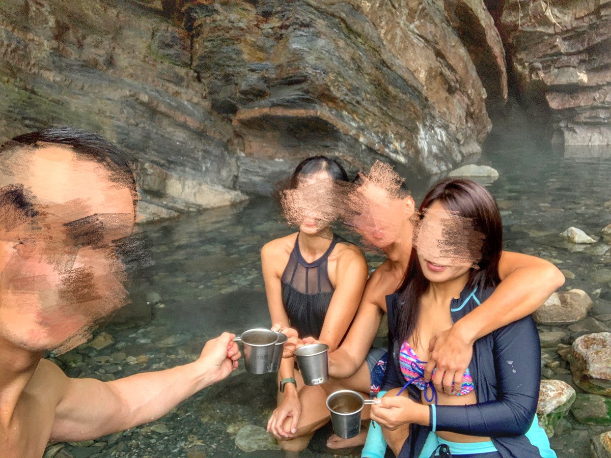 說走就走，戶外活動絕不能少了我們，幸好有家鄉好友@LiveitupTw 陪伴帶路，美景配美酒，新年假期第一泡，不想離開了♨️

#野溪溫泉配燒酒會發生什麼事呢
#幸好有箱型露營適合車震吧
#宜蘭超棒野溪溫泉♨️ https://t.co/Wzi4ivIMBG