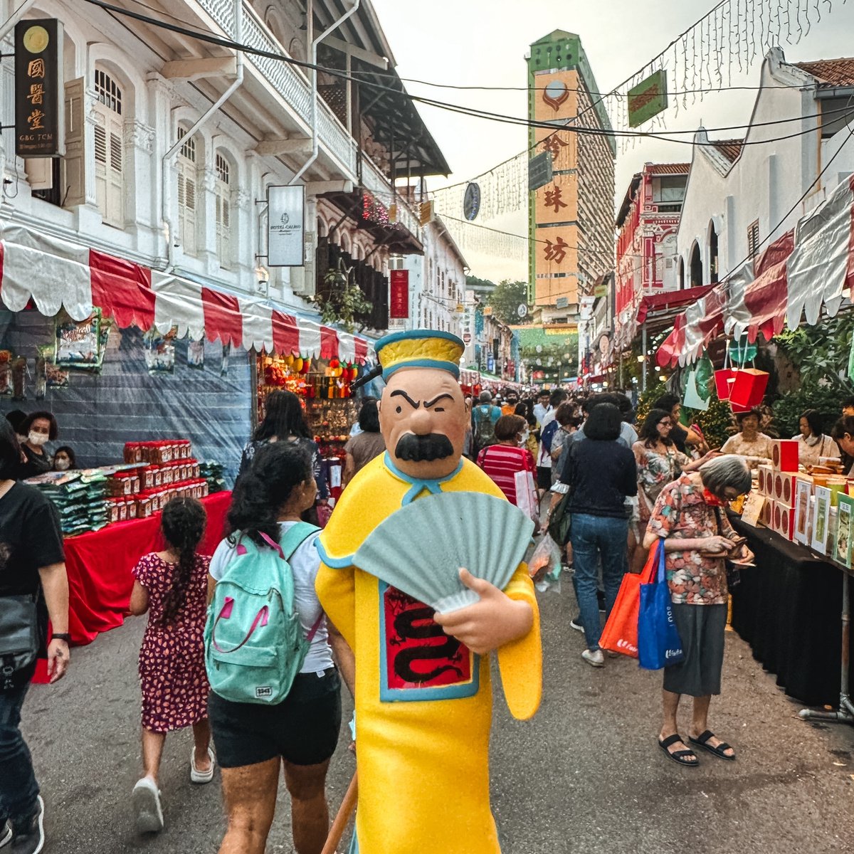 Smart move from Thompson for bringing his own fan to the Chinese New Year street market.. 

#tintinsingapore #theadventuresoftintin #thompsontwins #cny2023
