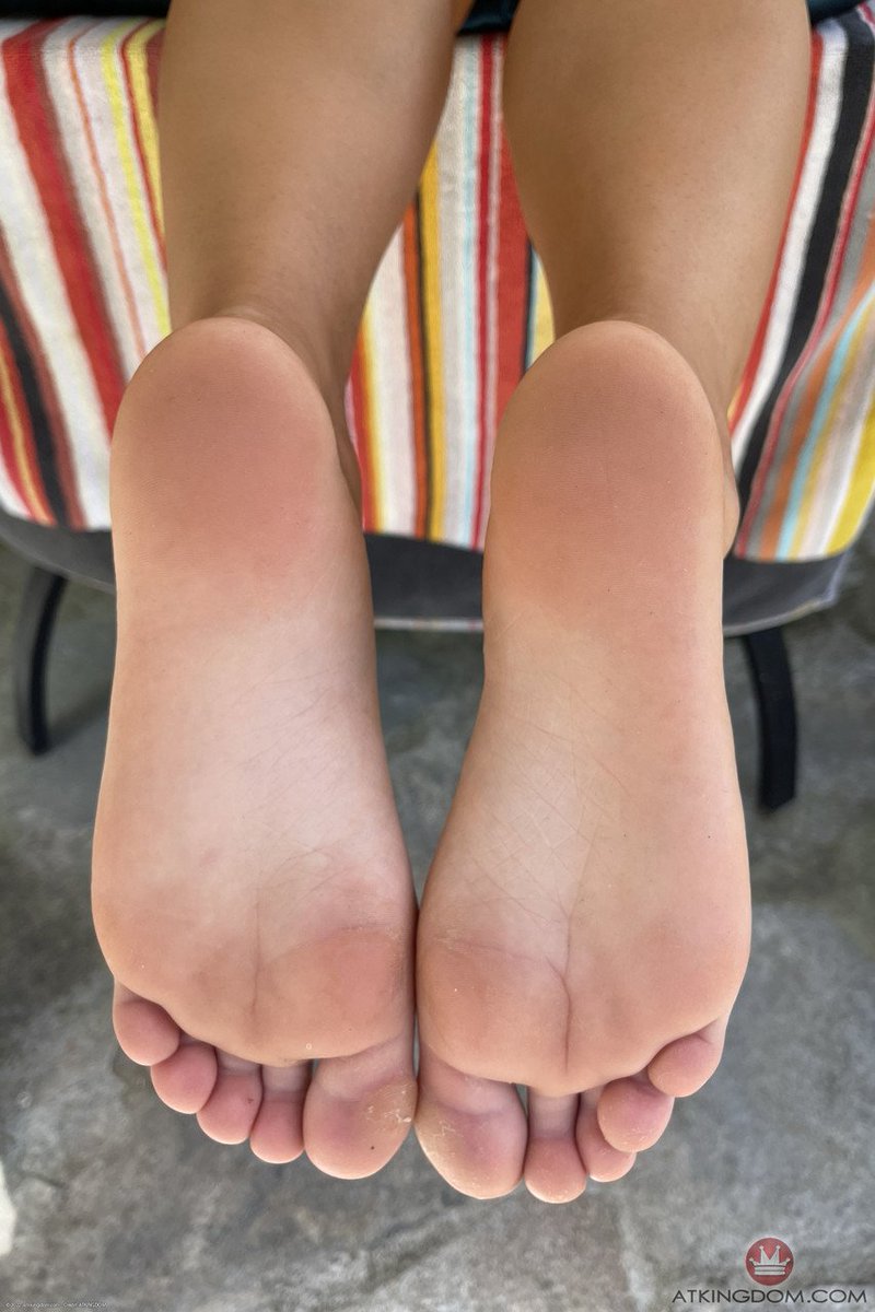 👣 Her Sexy Feet 👣 on Twitter: "Mira Monroe toes & soles #Feet #Feetured