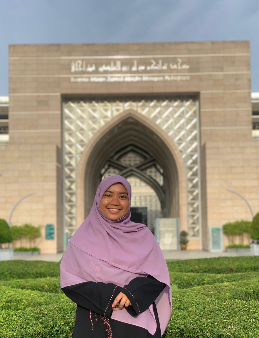 lykha_'s tweet photo. Salam jumaat ✨
Basahkan lidah mu dengan selawat,
In sya allah kamu akan sentiasa dipayungi rahmat.
Jangan lupa juga untuk lapangkan masa membaca surah al kahf 🥰

#jentikhati #tarbiahsentap #muslimahinfluencer #quotes #FridayVibes https://t.co/4kqnKLEg6U