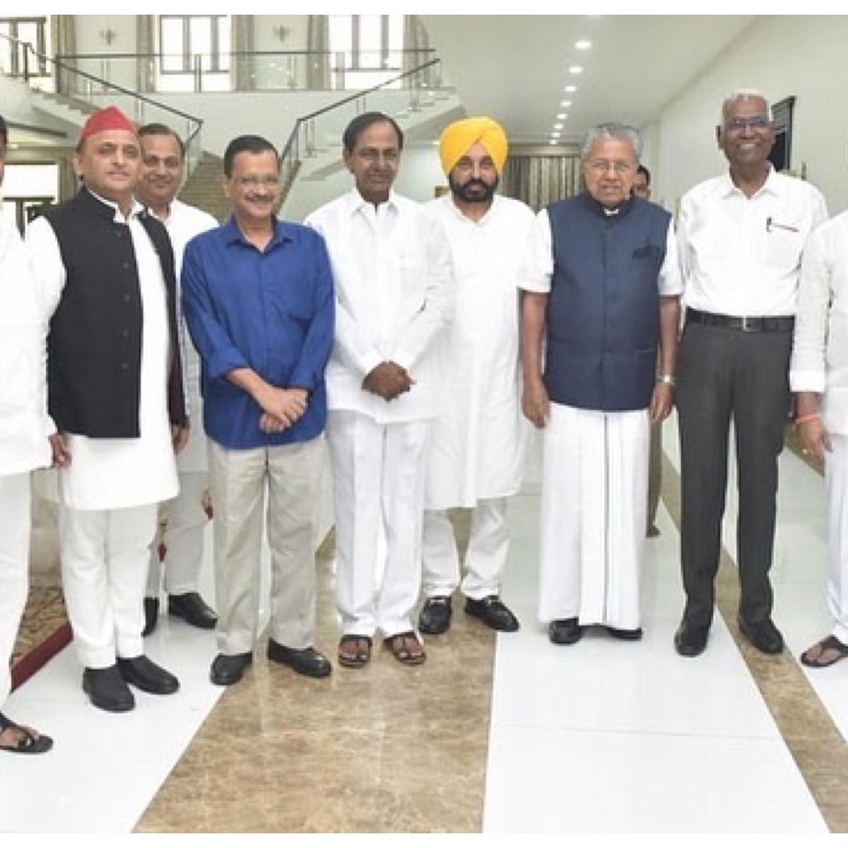 CPI GS D. Raja, Kerala CM Pinarayi Vijayan, Delhi CM Arvind Kejariwal, Punjab CM Bhagwant Mann and Samajwadi Party President Akhilesh Yadav were welcomed by Telangana CM K. Chandrashekhar Rao and other leaders of the Bharat Rasthra Samithi party in Khammam, Telangana.
