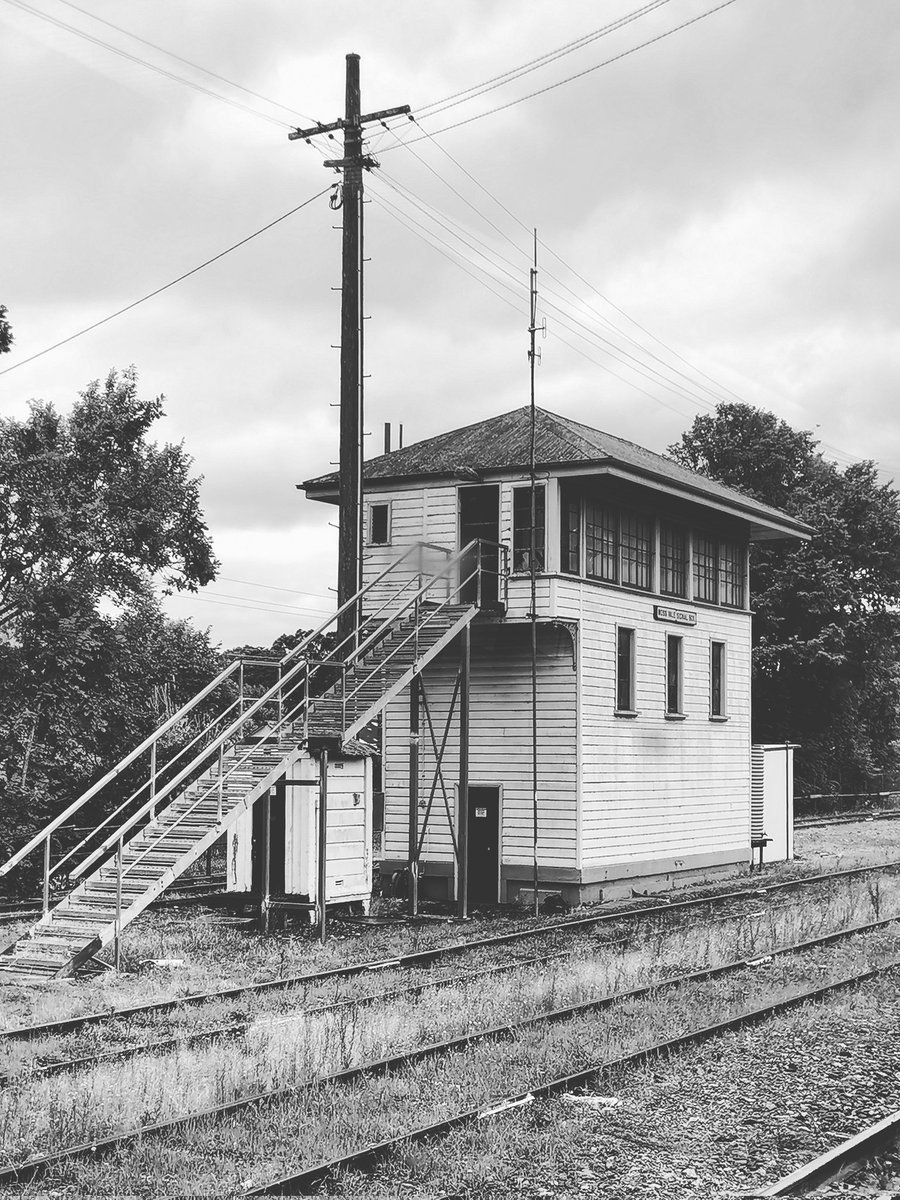 CommsBreakdown's tweet image. Signal box at Moss Vale train station 🚂
-
#signalbox #trains #trainstation #mossvale #southernhighlands #nsw