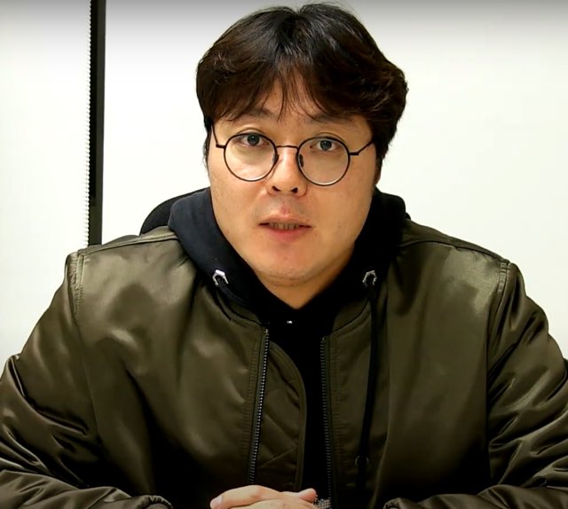 jangdee1993's tweet image. PD Shin is always present 🎁 in every reply reunion… can’t help but have a wishful thinking of PDnim announcing another reply installment 

🙏 #reply1988 #reply1994 #reply1997