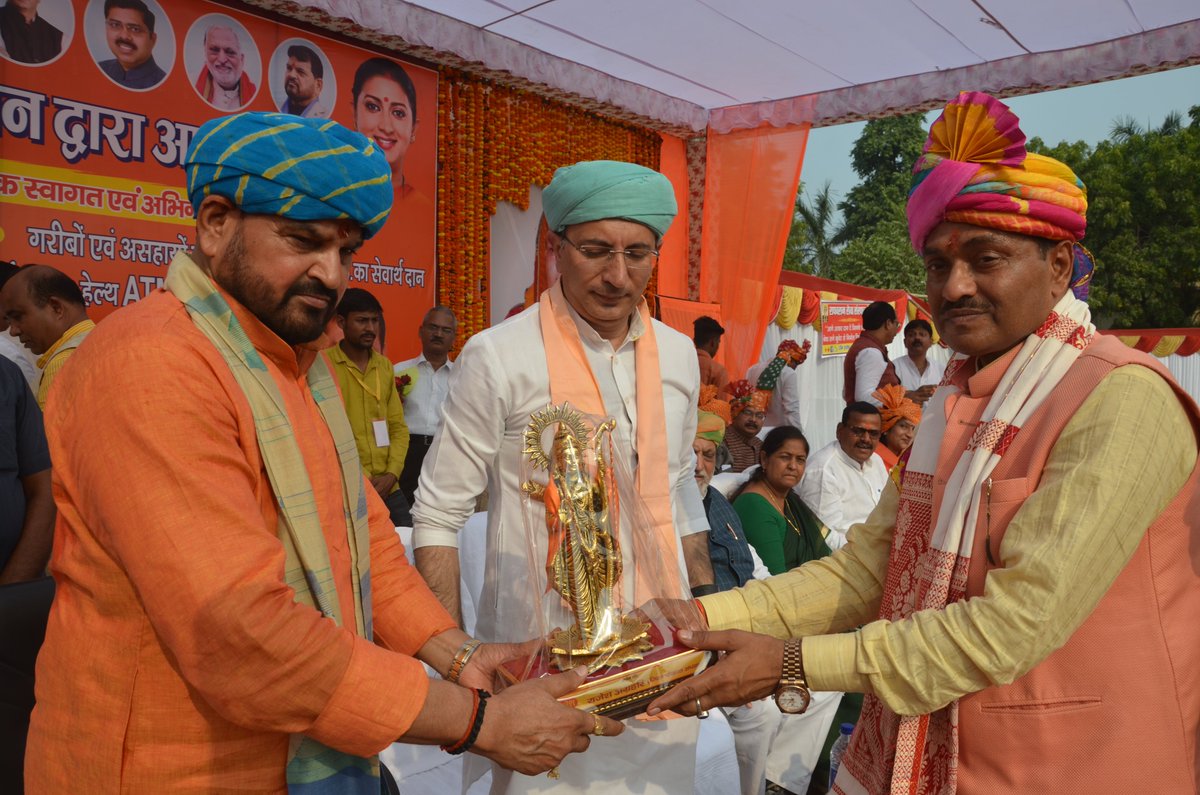 सांसद बृजभूषण शरण सिंह पर कुछ पहलवानो द्वारा लगाए गये आरोप  निराधार और राजनीति से प्रेरित है  देश में कुश्ती के बढ़ते बैभव से देश व विदेश की देश विरोधी ताकतें बौखला गयी है मैं बृजभूषण शरण सिंह को व्यक्तिगत रूप से जानता हूं वे उज्जवल चरित्र के जन प्रिय नेता हैं जनता की सेवाकरते है