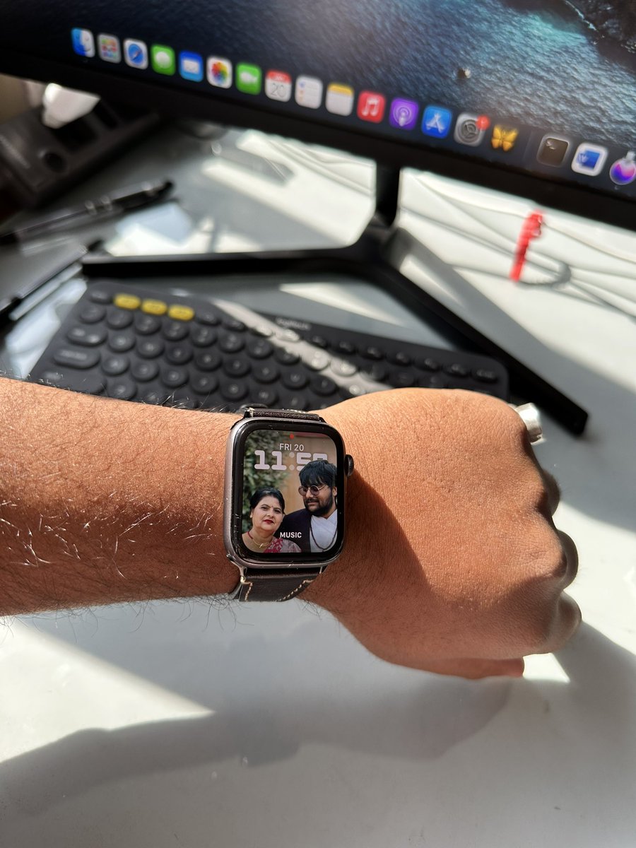 widamn's tweet photo. @LeakerApple Havent updated since series 5, still works like a charm https://t.co/EhSpw2KRXE