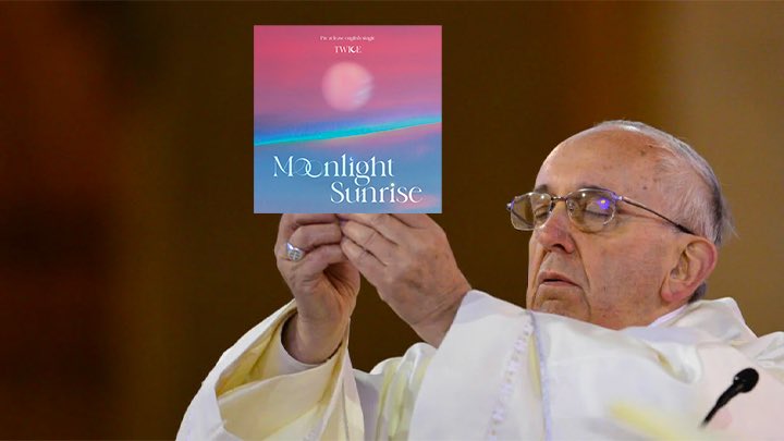 ennadanne's tweet photo. me listening to @JYPETWICE moonlight sunrise

#TWICE #MOONLIGHTSUNRISE #트와이스 https://t.co/k98ThHhTRK