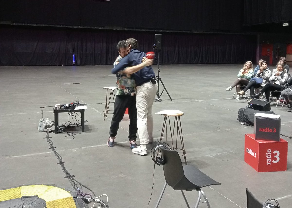 Radio3_Extra's tweet photo. Le hemos preparado una vuelta a la altura…

@javierpasara VUELVE a @radio3_rne después de superar un cáncer

Con menos pelo pero con más ganas que nunca 💕 https://t.co/M11cnHiAKG