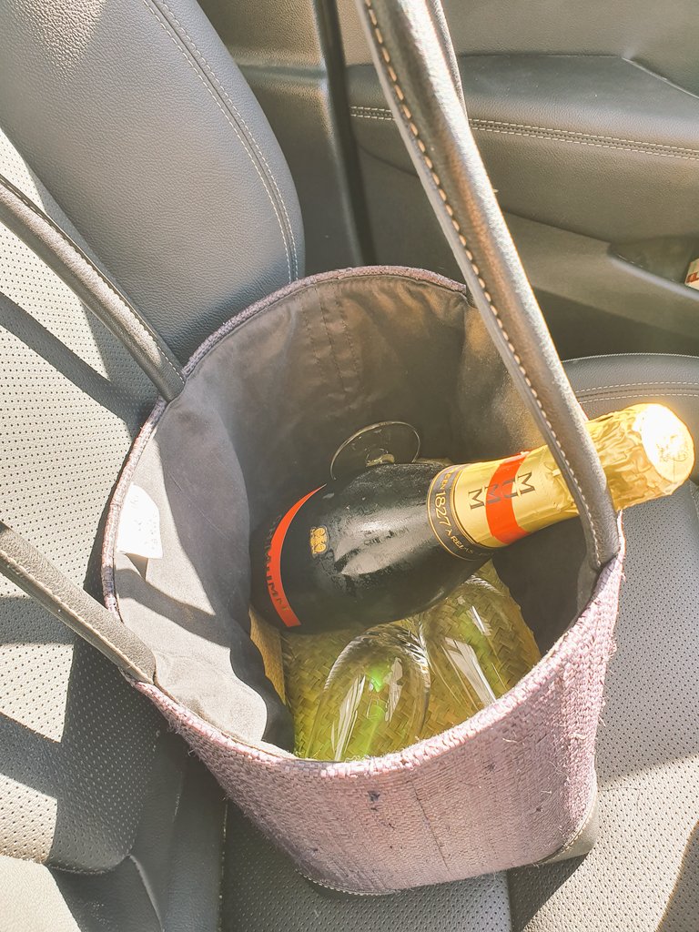 Last <a href="/TractorFood/">TractorFood</a> run to the paddock for #harvest22.
<a href="/GHMUMM/">Maison MUMM</a>