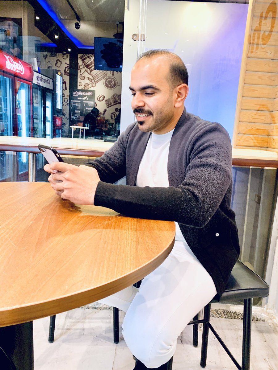 مش ناقصنا حاجه علشان نصاحب حد أو نعرف حد علشان مصلحه إحنا العز ف عروقنا أكتر من الدم يا غالي .